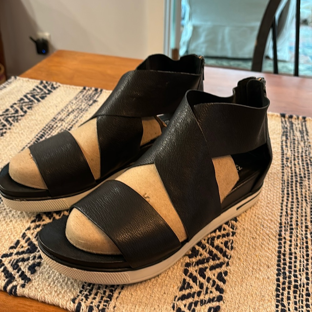 Eileen Fisher Sandal Size 9.5. Excellent Condition, Worn Once